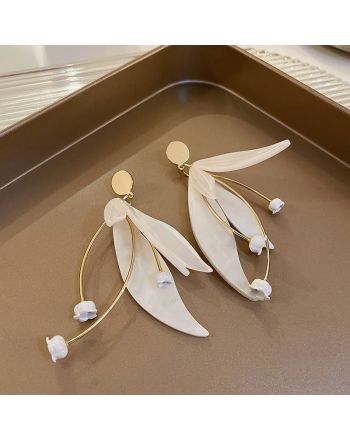 Elegant Flower Petal Drop Earrings | HE6934